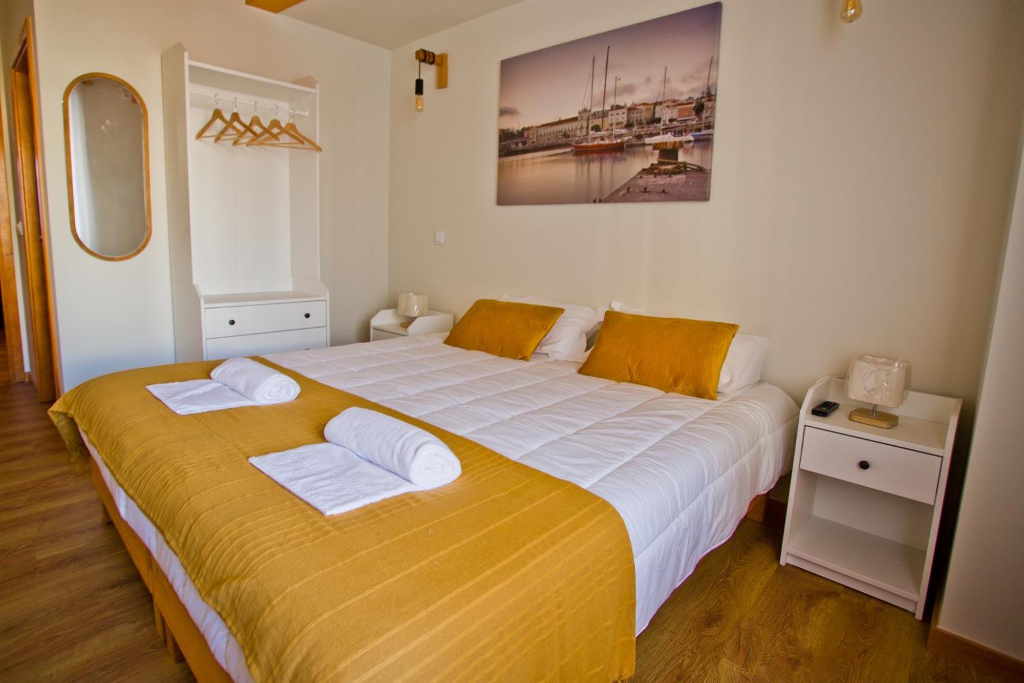 Guest House 10 De Agosto Фигейра да Фош Екстериор снимка