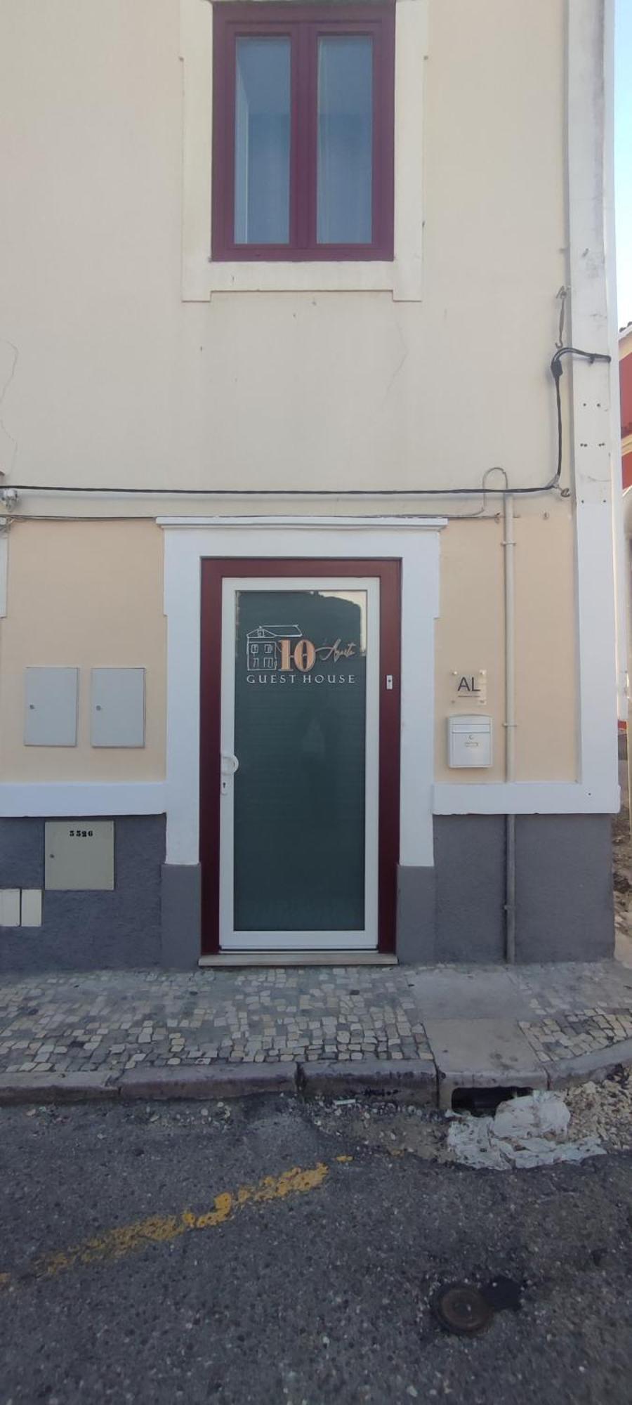 Guest House 10 De Agosto Фигейра да Фош Екстериор снимка