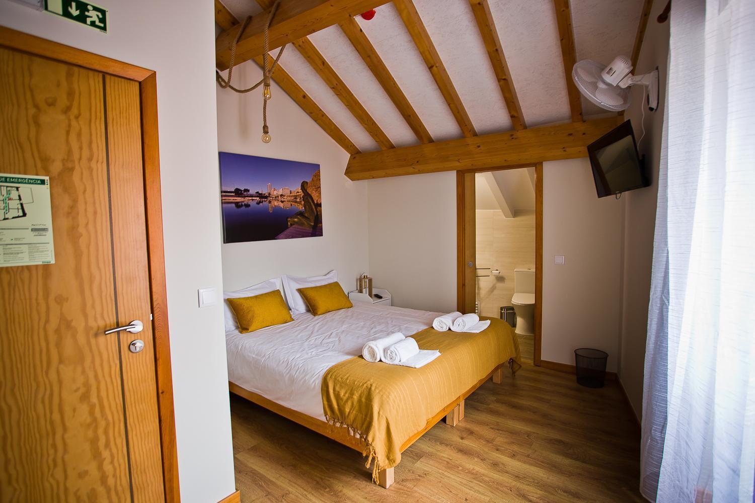 Guest House 10 De Agosto Фигейра да Фош Екстериор снимка